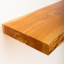 Cargar imagen en el visor de la galería, Cedar Wood Floating Shelves 24in, Live Edge, Poly Sealed (2-pack)